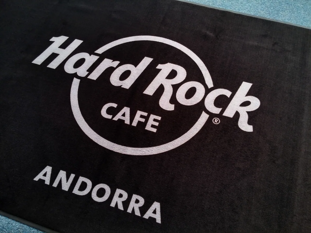 Alfombra personalizada para hostelería — entrada del hotel Nordic House Barcelona